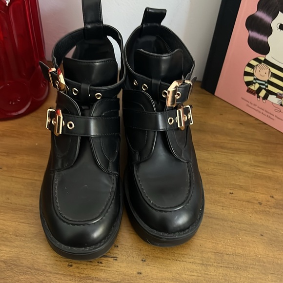 Retro Double Buckle Black Chunky Booties - Picture 5 of 7